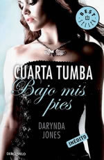 Cuarta Tumba bajo mis Pies de Darynda Jones